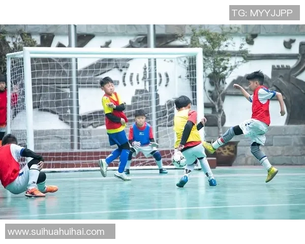 小学童的绿茵梦想与足球球星牵手成长的奇妙故事